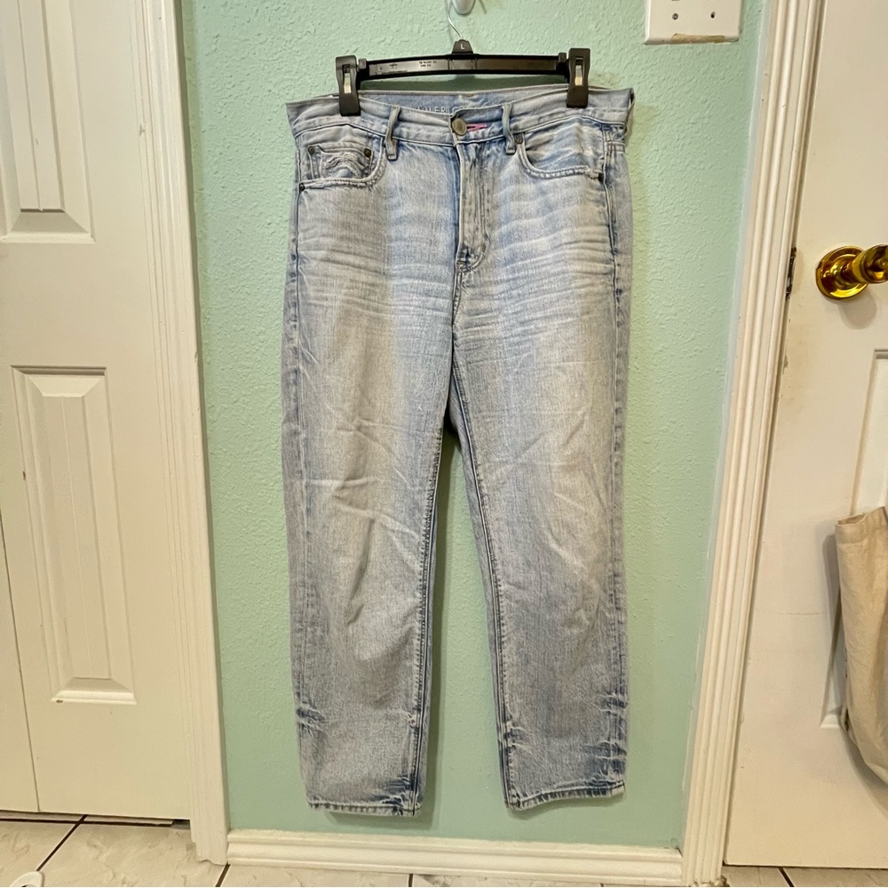 American eagle Distressed, light wash jeans